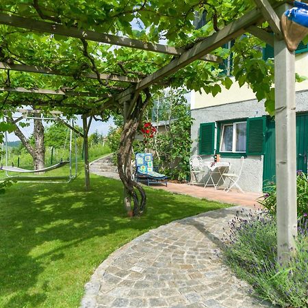 Das Weinberghaus Ratsch an der Weinstraße Esterno foto