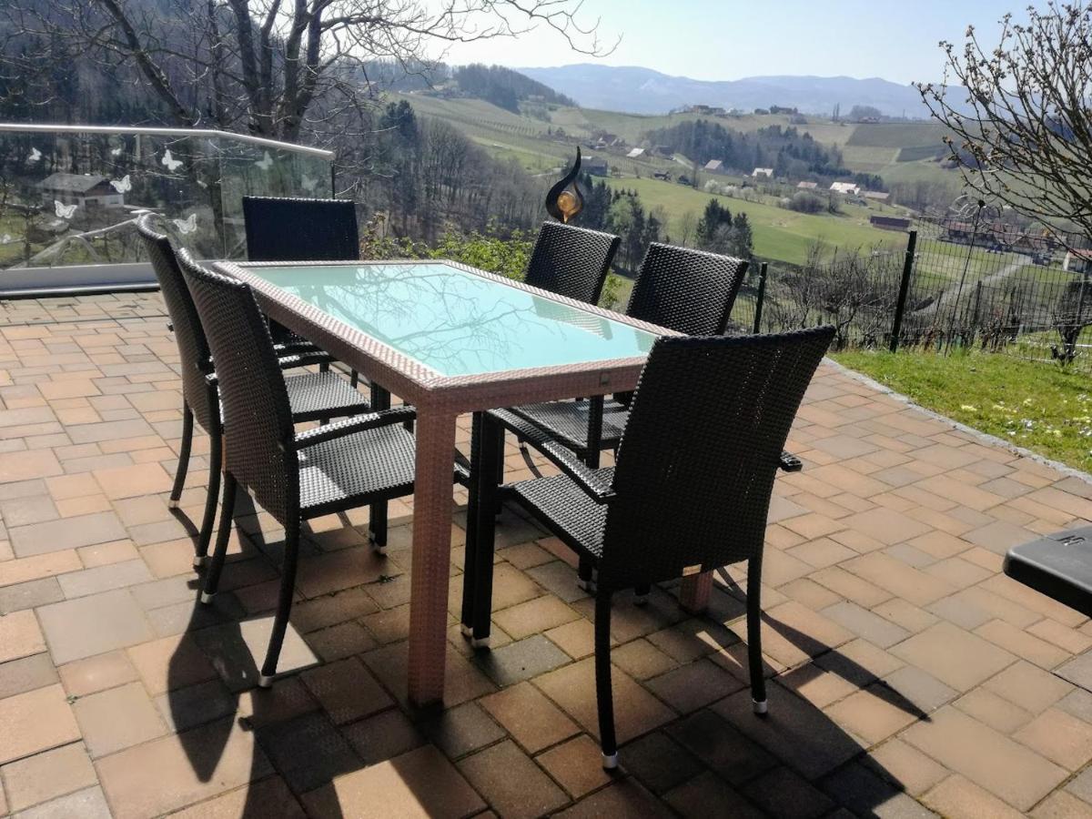 Das Weinberghaus Ratsch an der Weinstraße Esterno foto
