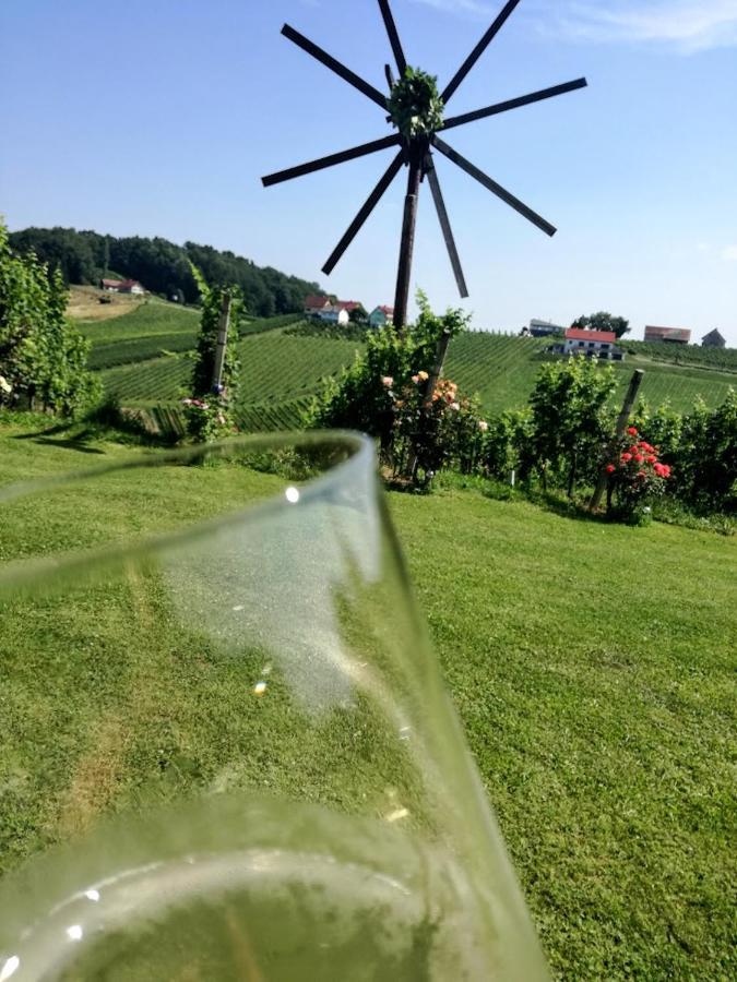 Das Weinberghaus Ratsch an der Weinstraße Esterno foto