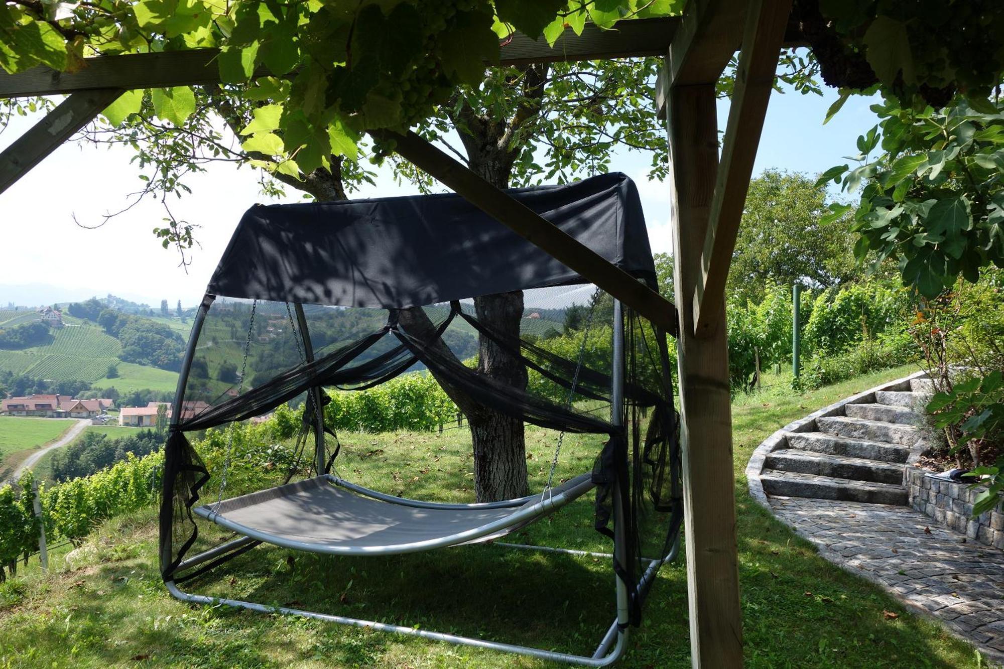 Das Weinberghaus Ratsch an der Weinstraße Esterno foto