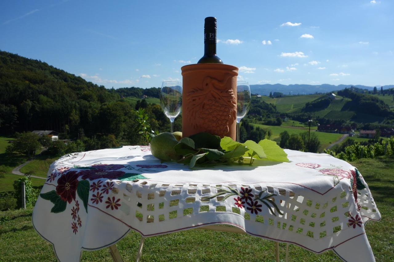 Das Weinberghaus Ratsch an der Weinstraße Esterno foto