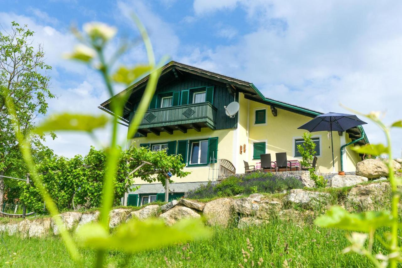 Das Weinberghaus Ratsch an der Weinstraße Esterno foto