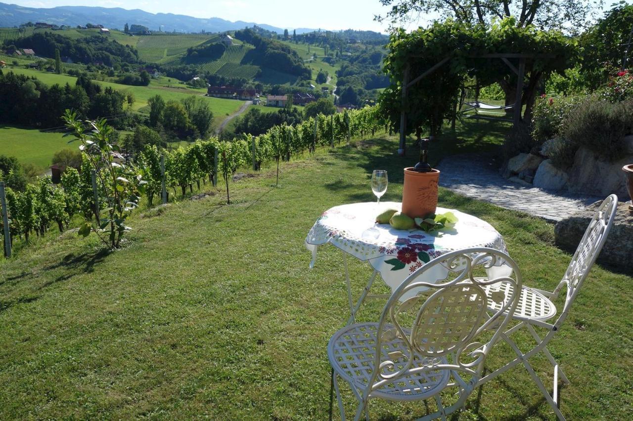 Das Weinberghaus Ratsch an der Weinstraße Esterno foto